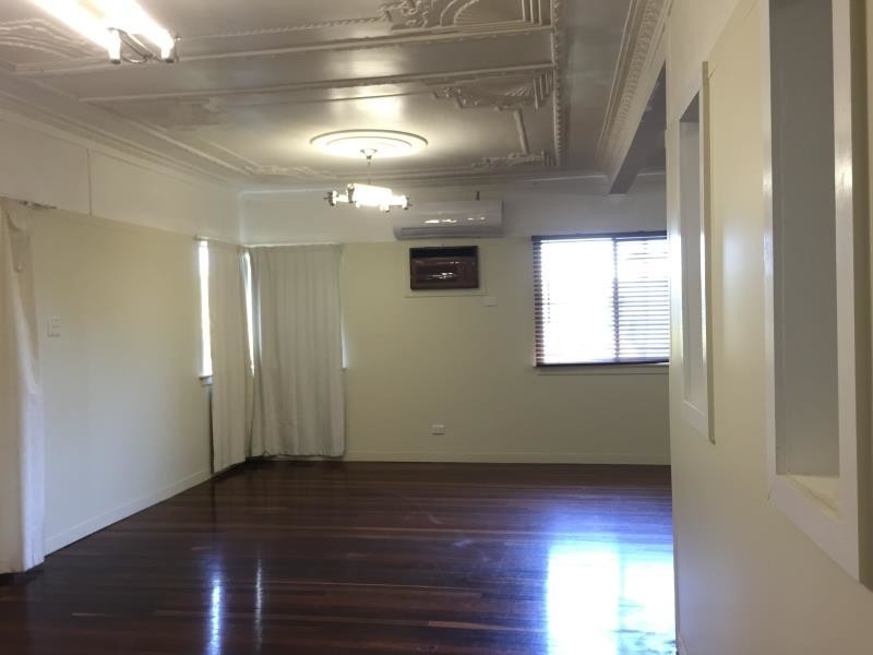 305 East Street, Depot Hill QLD 4700
